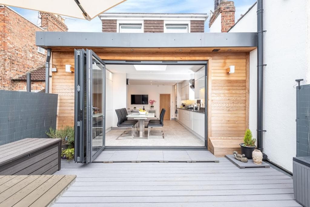 Pass the Keys Modern and minimalist duplex apartment sleeps 6