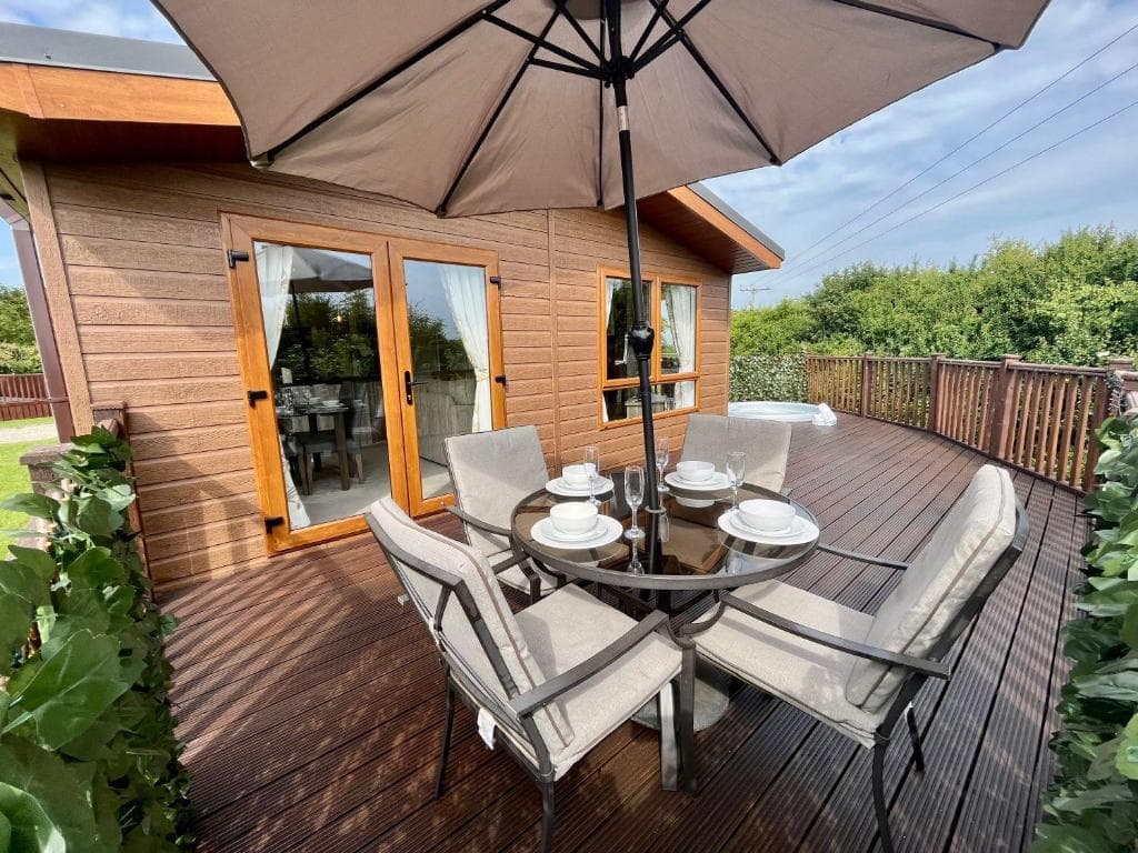 Accommodation at Buttercup - Lodge with Hot Tub in little habton