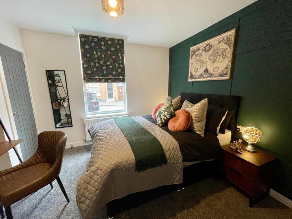 Accommodation at Boutique 5 bed home on Birdwell Road - Free parking in attercliffe