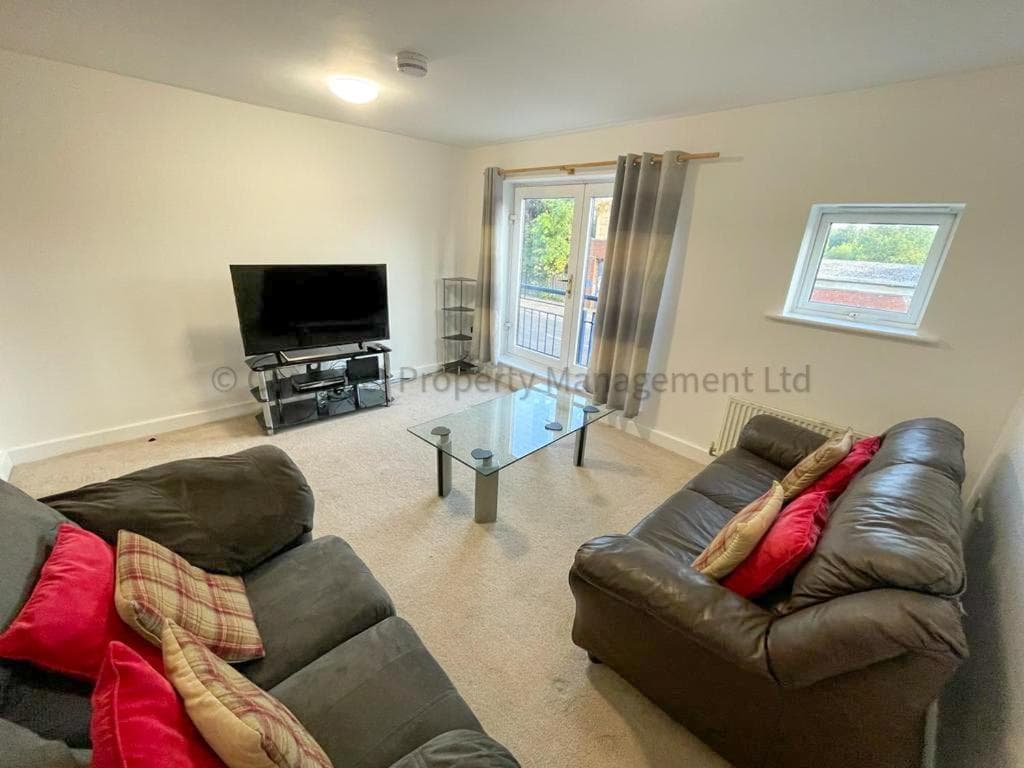 Accommodation at 159 Sculcoates Lane, Fully equipped, self catering, close to multiple bars and restaurants and Hull University in hull