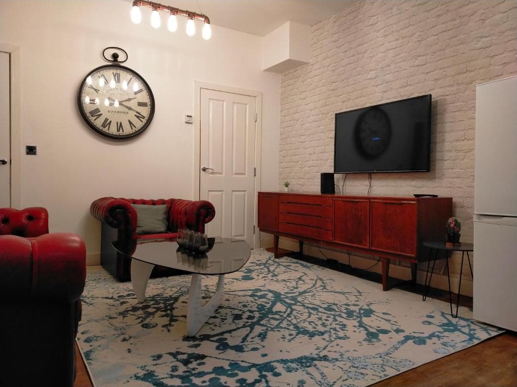 Accommodation at 4 Bed Entire House - Heart of the City - Near SUFC in sheffield