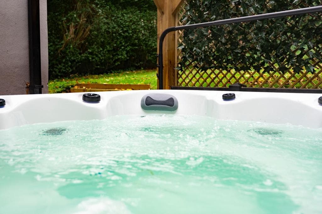 Accommodation at The Headingley House Leeds - Hot Tub - Sleeps Up To 12 - EV Charging in leeds