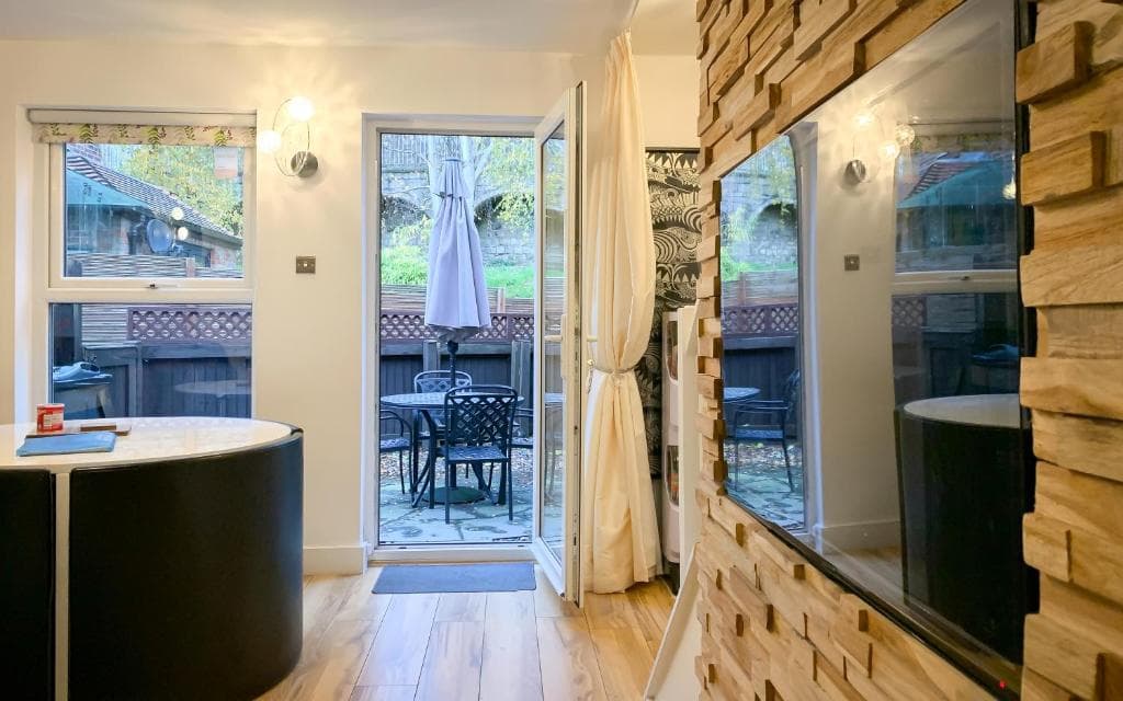 Accommodation at Pear Tree Holiday Home - York in york