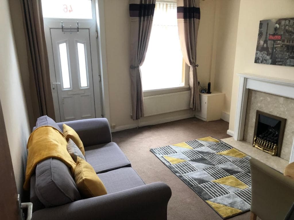 Accommodation at 4-Bedroom House Close to Barnsley Centre in barnsley