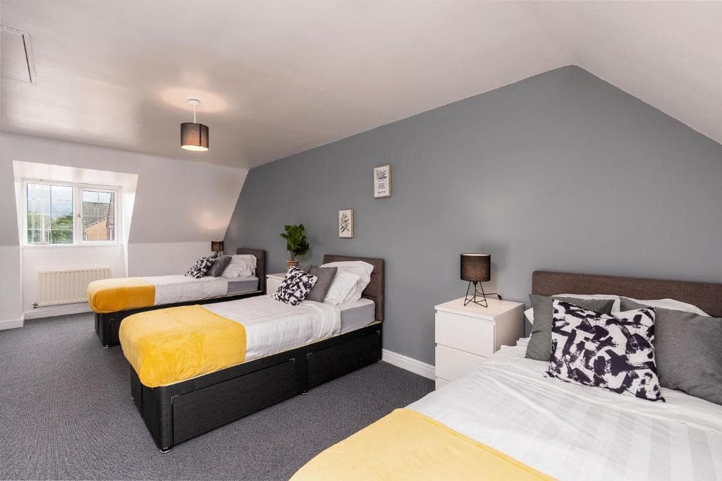 Accommodation at Spacious 3 Bed Home☆Contractor☆Free Parking☆Garden in mexborough