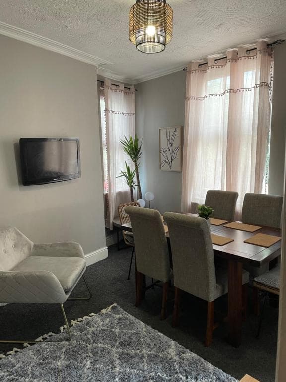 Accommodation at Perfect for large groups, sleeps 17 close to city centre in sheffield