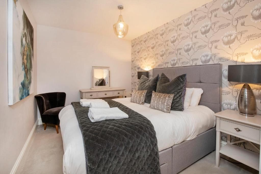 Accommodation at 8 Blue Bridge- Elegant and Luxurious 1 Bedroom Apt- Free Parking in york