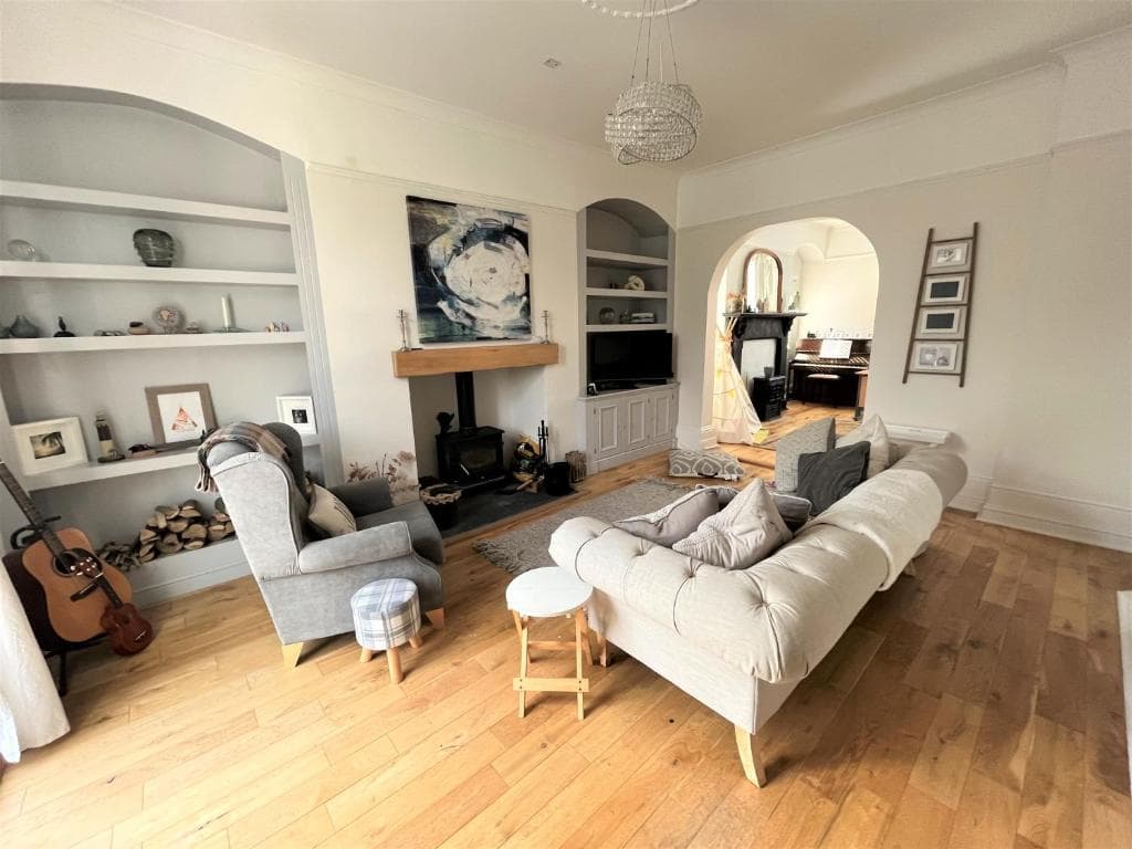 Accommodation at Cosy & Spacious 2 Bedroom, 2 Bathroom Entire House in wakefield