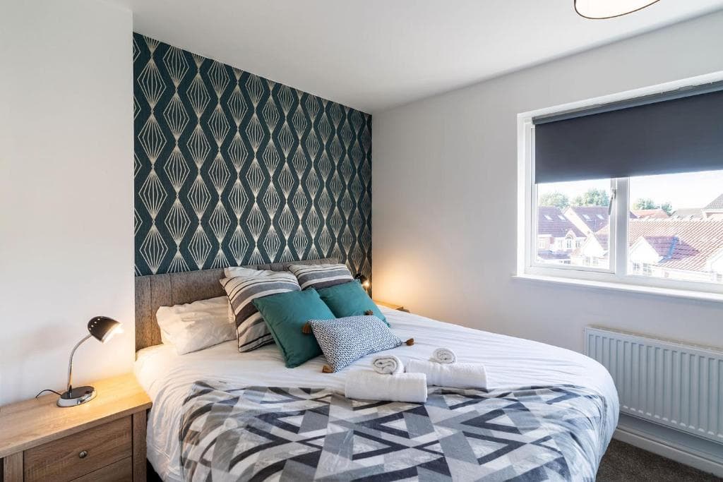 Accommodation at Contractor*Leisure*King Bed*Free Parking in hull