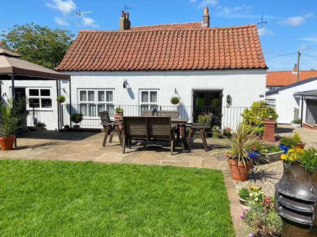 Accommodation at The Old House Cottage in folkton