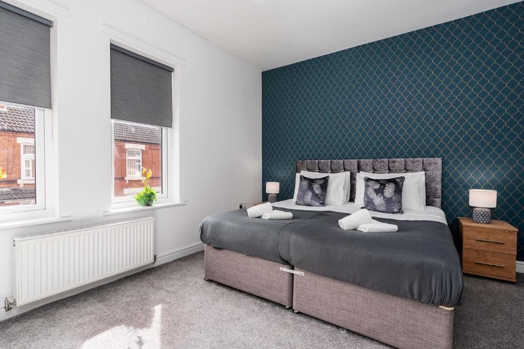 Accommodation at Free Parking & Spacious & Modern Contractor House in doncaster