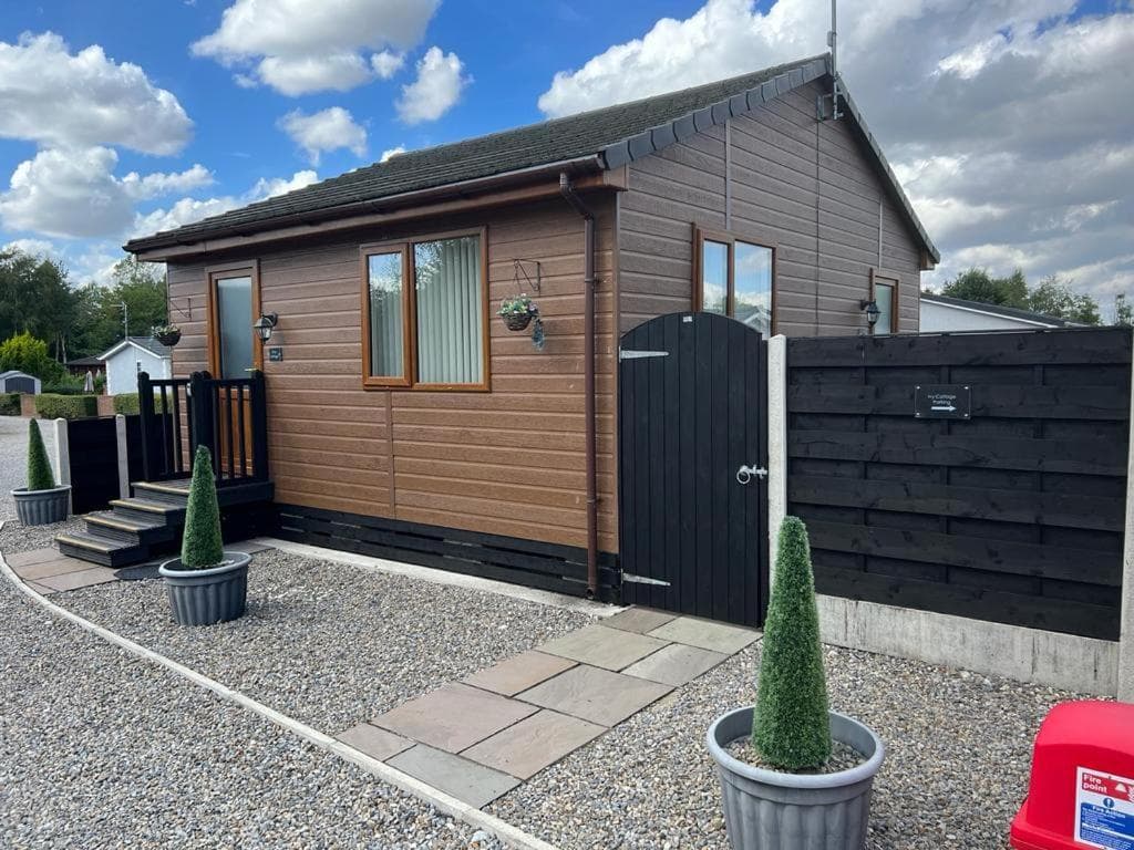 Accommodation at Ivy Cabin with Hot Tub in york