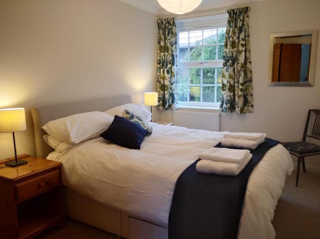 Accommodation at Spacious 4-Bedroom House with Garden in ecclesall