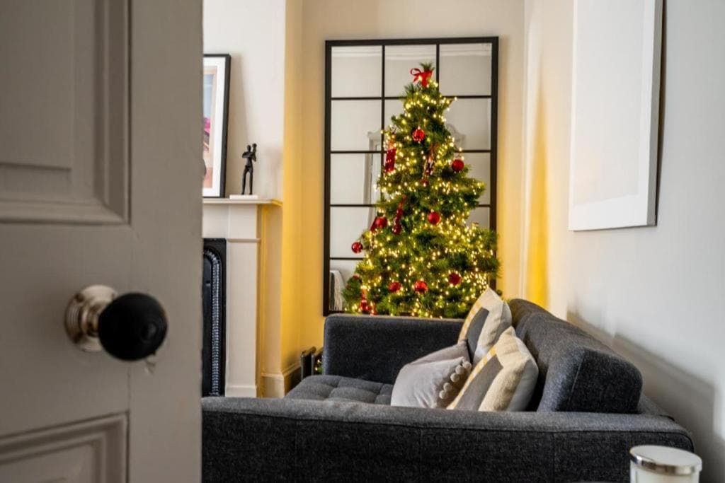 Accommodation at 42 is the Answer - Stunning townhouse appearing on TV Best Holiday Home Show in york