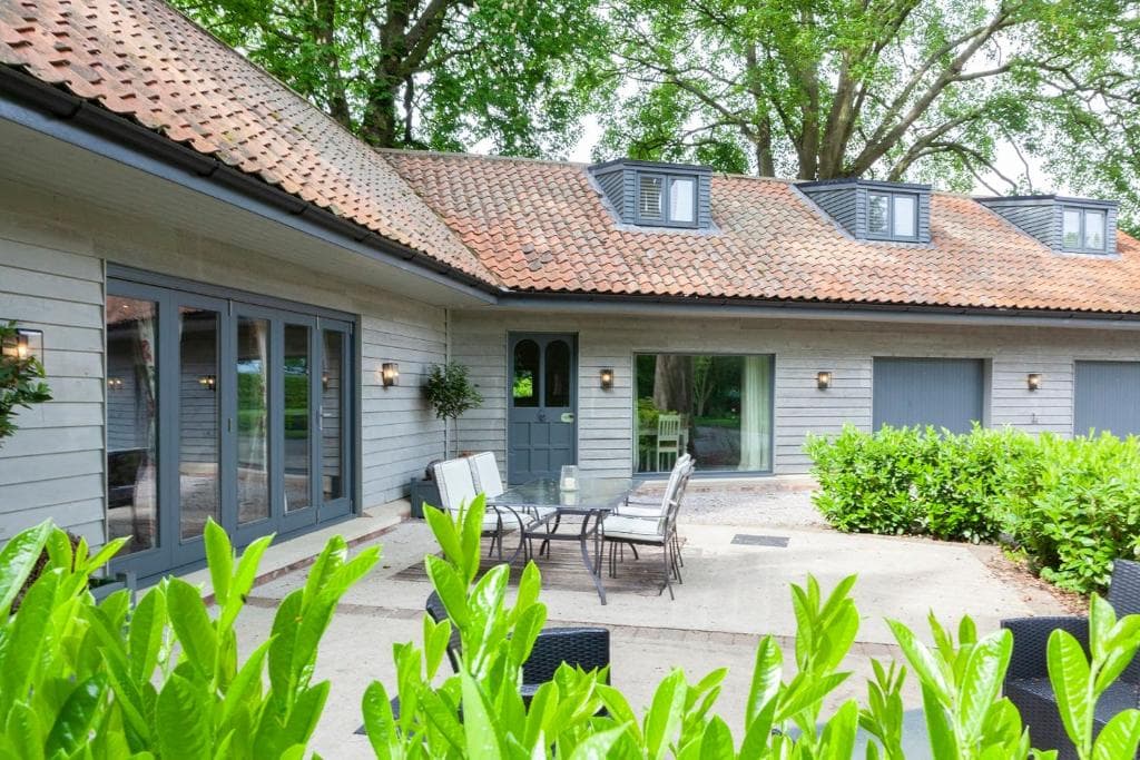 Accommodation at The Stables with Jacuzzi & tennis court in shipton north yorkshire