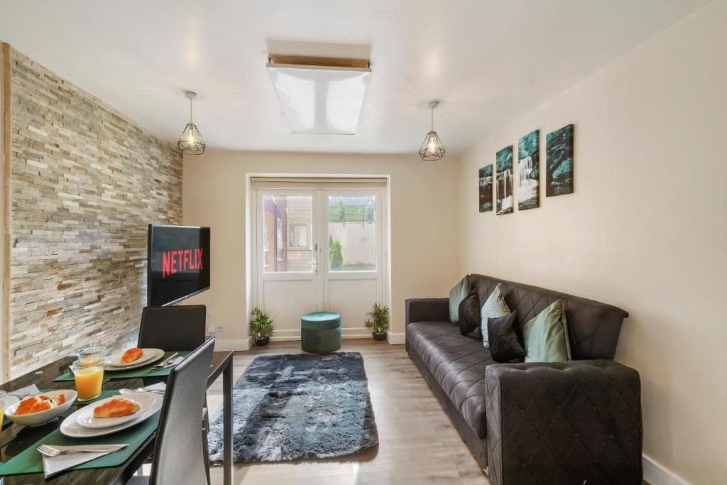 Accommodation at Lovely 1 bedroom unit with free parking in rotherham