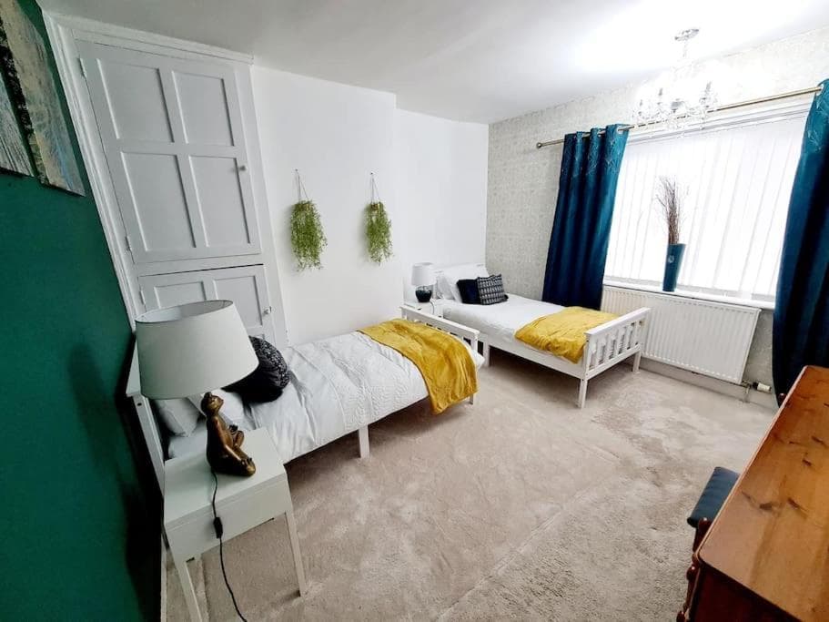 Accommodation at Luxury 3-BR Sheffield Home - Warm & Cosy in manor