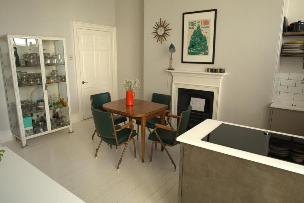 Accommodation at Stylish 1 Bedroom Mezzanine Flat in Wakefield in wakefield