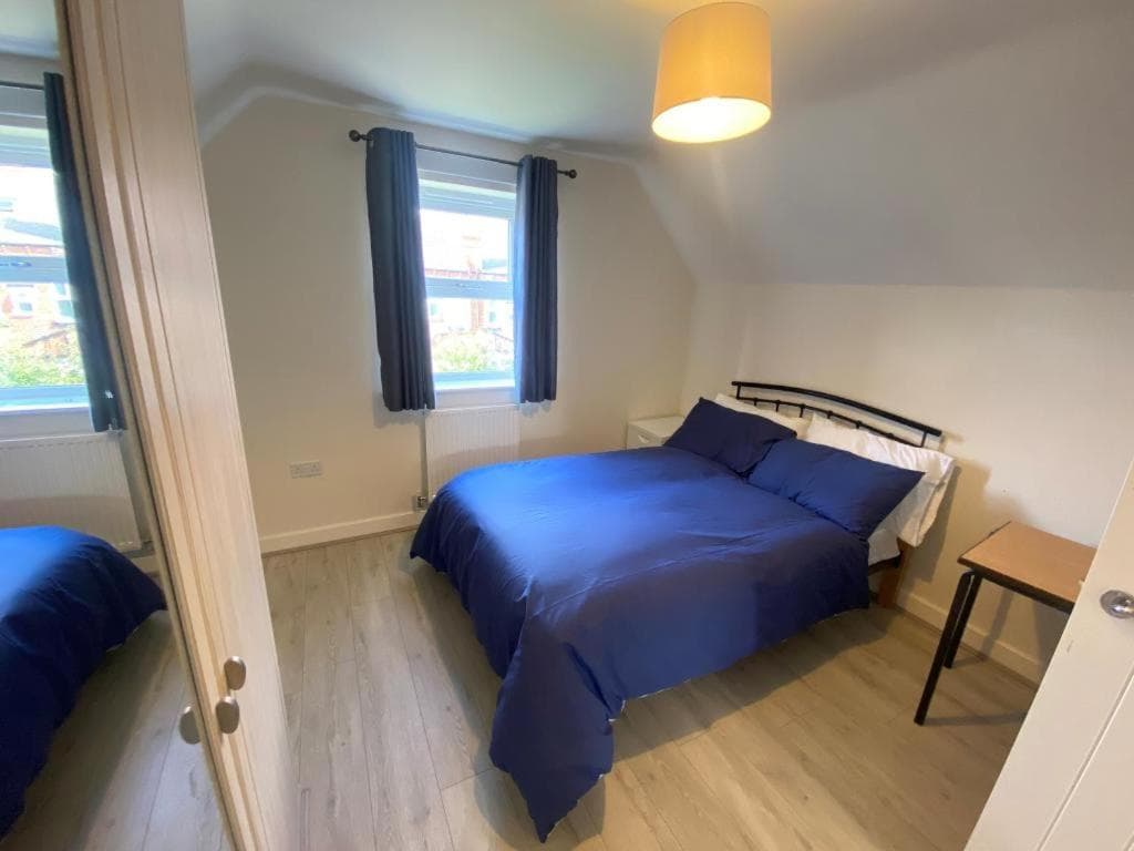 Accommodation at Deluxe City Centre 4 Bedroom Entire Town House in leeds