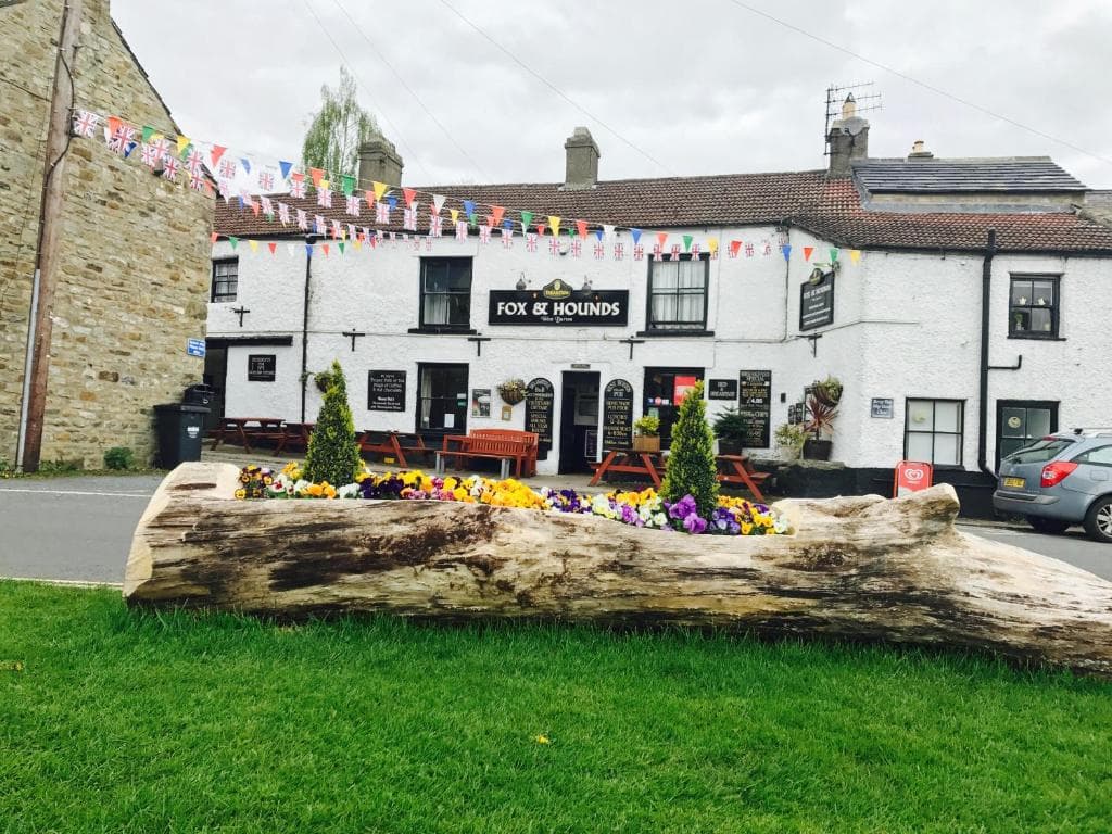 Accommodation at The Fox & Hounds Inn in west burton