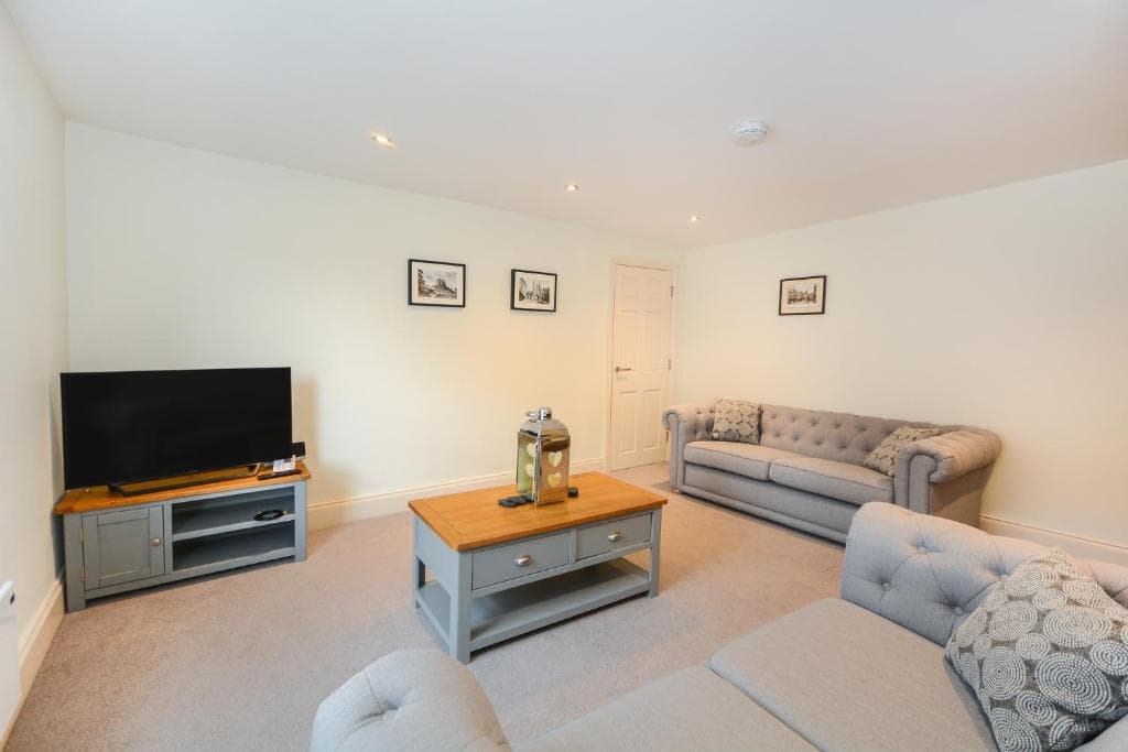 Accommodation at Minster's Keep- Stylish Apartment Near York Minster in york