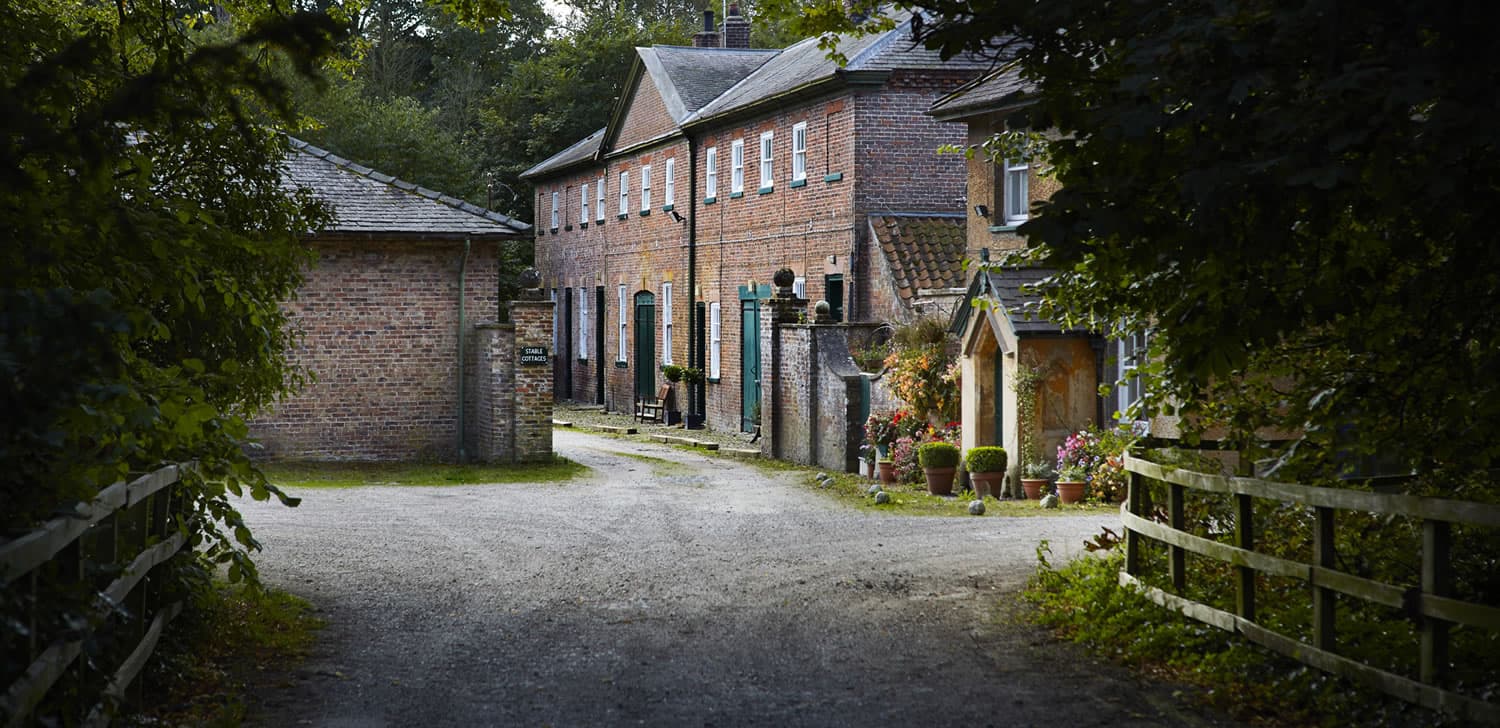 Thorpe Hall - Attraction in rudston