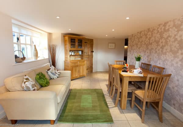 Spring Cottage Image 7