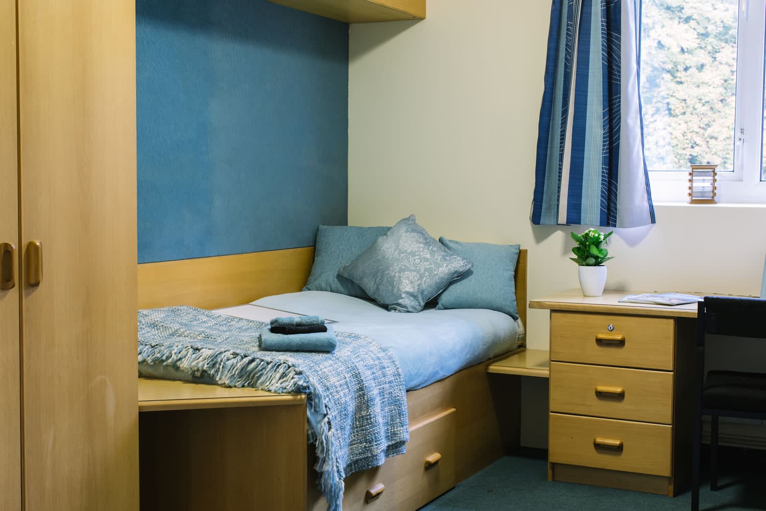 Storthes Hall Park Image 4