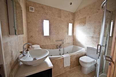 The Oak Tree Inn Image 10