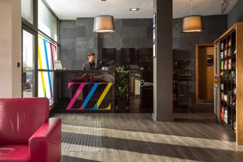 Roomzzz Leeds City West Image 1