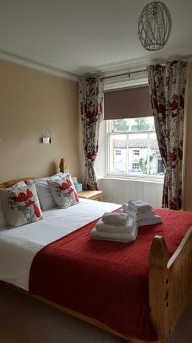 The Royal Oak Hotel Image 1