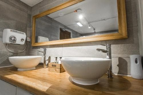 Black Horse Hotel Image 2