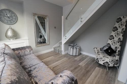 York Cottage, Keighley Image 3