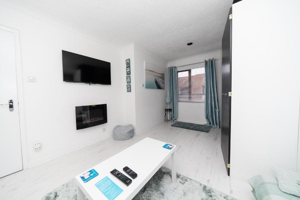 Hullidays - 'Old School Penthouse' Trinity Square Image 5