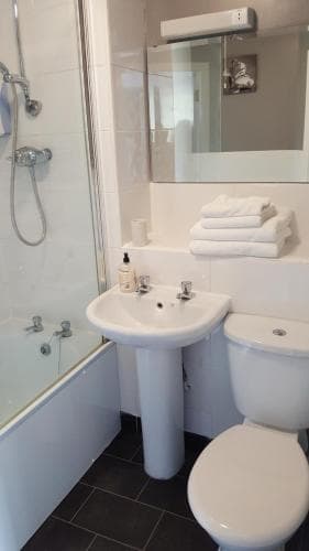 The Rose and Crown Image 6