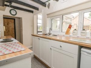 Lena Cottage, Driffield Image 3