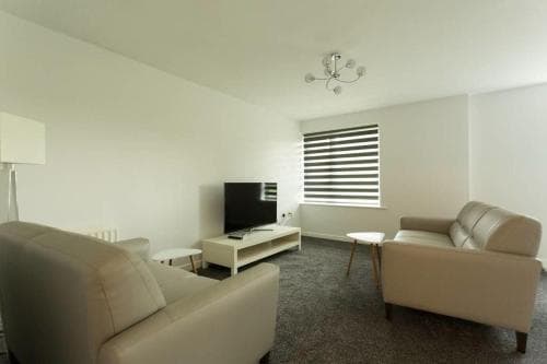 The Beeches 2 - Serviced Duplex Apartment Image 9