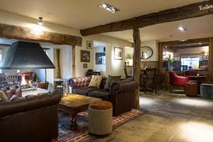 Innkeeper's Lodge Huddersfield, Kirkburton Image 2