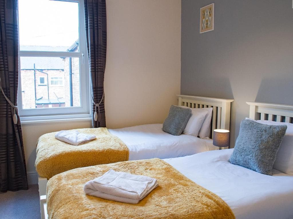 Mayville Lodge - STUNNING 3 BEDROOMED TOWNHOUSE WITH FREE PARKING Image 1