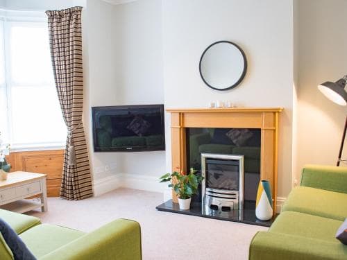 Mayville Lodge - STUNNING 3 BEDROOMED TOWNHOUSE WITH FREE PARKING Image 3