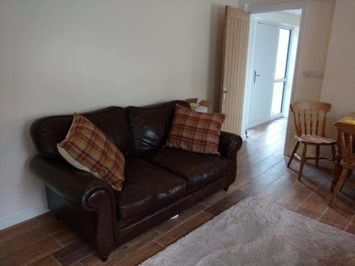 Westmoreland Cottage Image 3