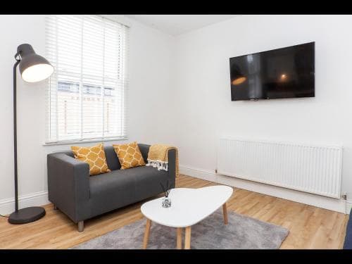 Apartment 5 Blue Bridge Court Image 2