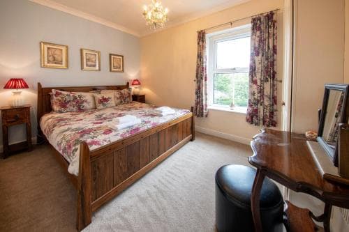 Harrogate 100 Image 3