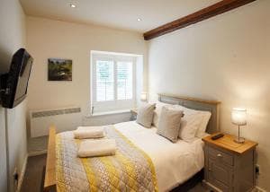 Host & Stay - Bumblebee Cottage Image 2