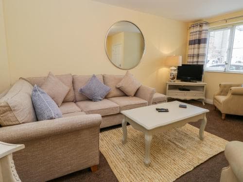 Valiant House Image 5