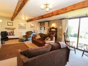 Shoebroad Barn Image 4