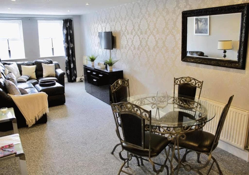 Regents House Let Image 1