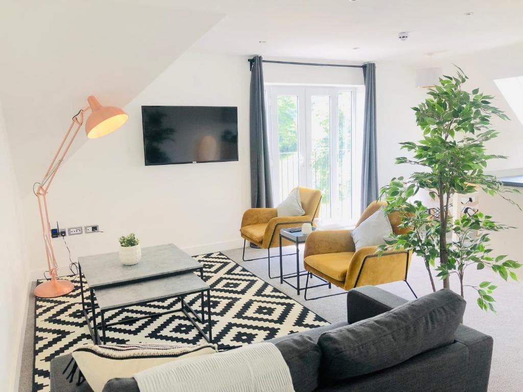 Shield Penthouse Loft - 2 Bedroom Luxe Large Apartment Image 1