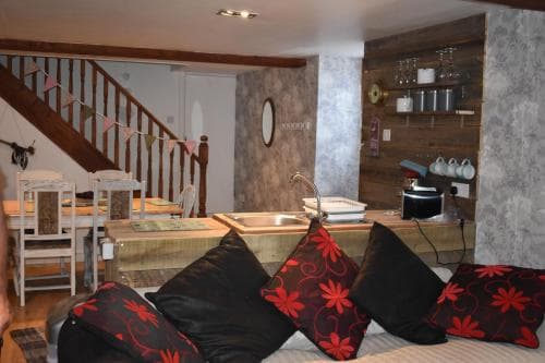 LAVENDER COTTAGE Image 3