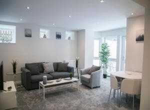 71 East Parade Image 2